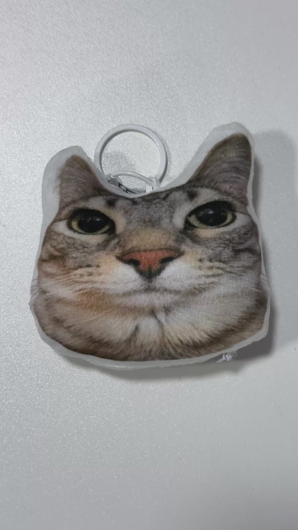 Брелок із динаміком Thousand Yard Stare Cat