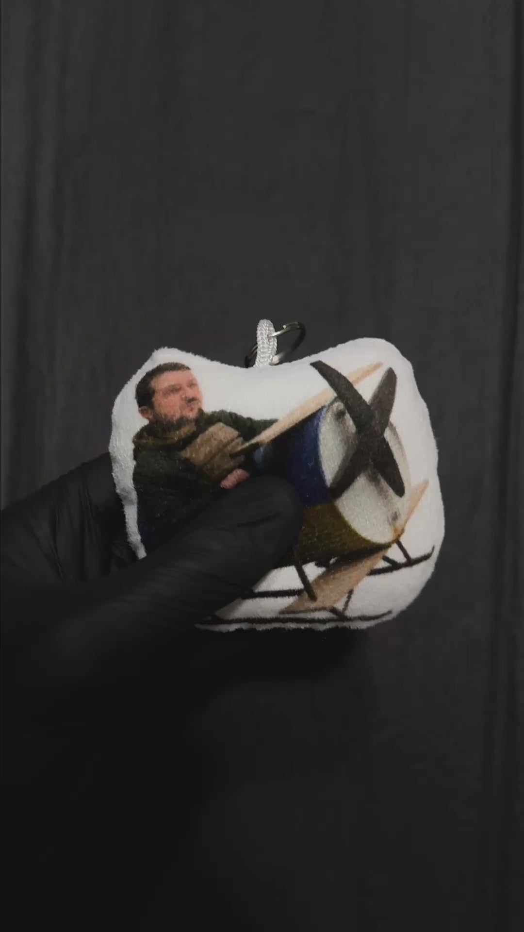 Брелок із динаміком Зеленський у літачку