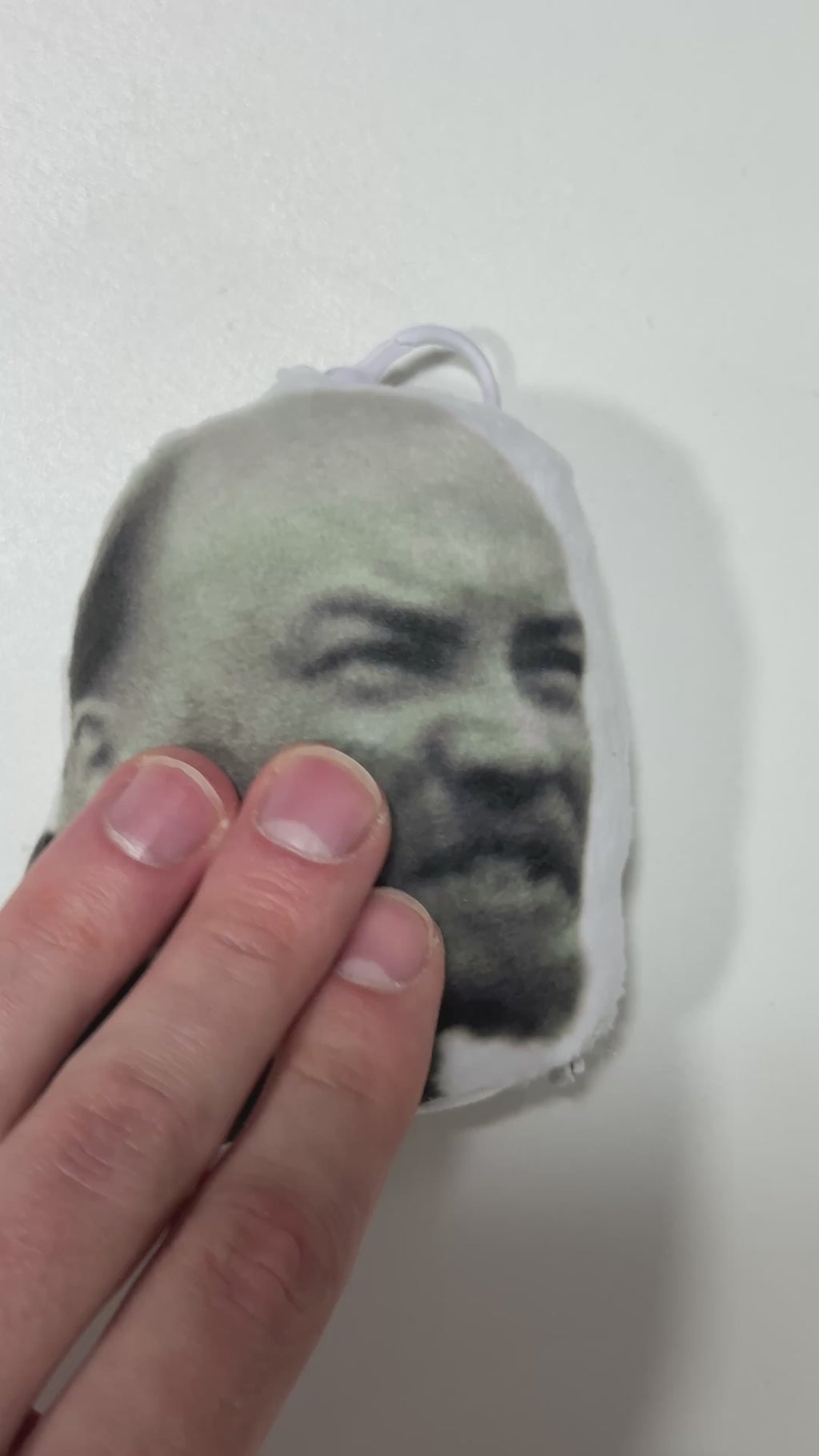 Брелок із динаміком Sora Ленін